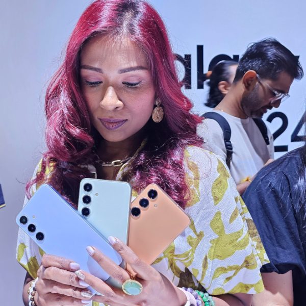 Samsung Galaxy S24 Series with Mobile Connections AI