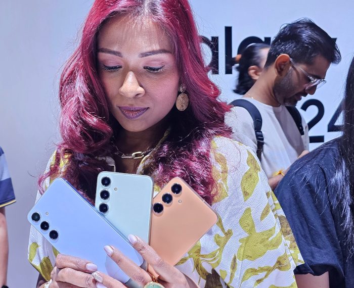 Samsung Galaxy S24 Series with Mobile Connections AI